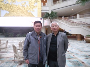 周子秋會長與全球崇正總會秘書長王長江（左）合影